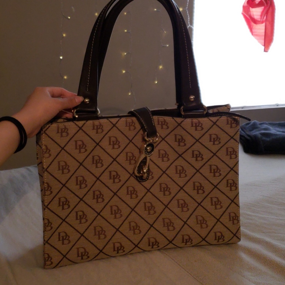 Dooney & Bourke medium logo lock tote